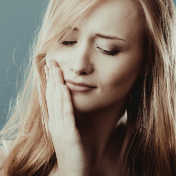 Emergency Dental Care in Roswell woman with tooth pain discomfort